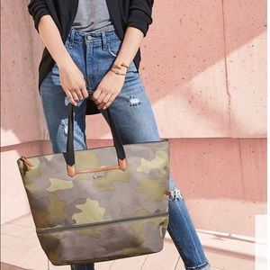 Stella and Dot Daytripper tote
